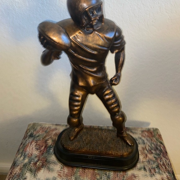Bronze 17” Football Player Quarterback Decor Man Cave Sculpture On Textured Base - Picture 2 of 13